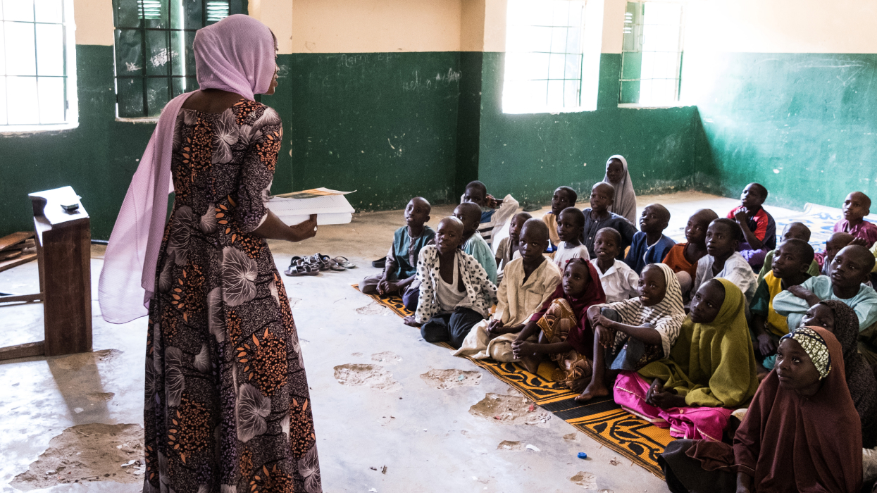 IRC learning facilitator Fatima teaches out of school children in Maiduguri, northeast Nigeria, as part of IRC's Education in Emergencies programming.